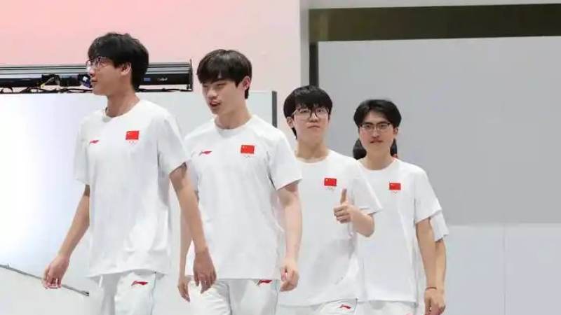 电脑水冷散热器怎么安装？从扣具到冷排的完整步骤
